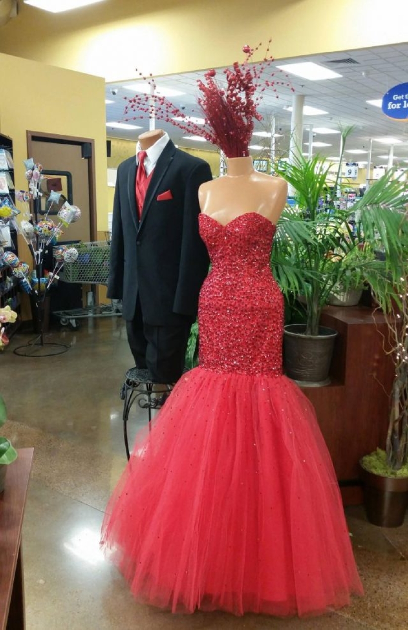 10 Stupid Mannequins You Can't Pass By 10 Stupid Mannequins You Can't Pass By