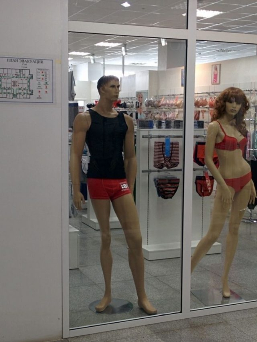 10 Stupid Mannequins You Can't Pass By 10 Stupid Mannequins You Can't Pass By