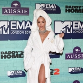 10 veces que las celebridades usaron atuendos que iban mucho más allá del atuendo normal