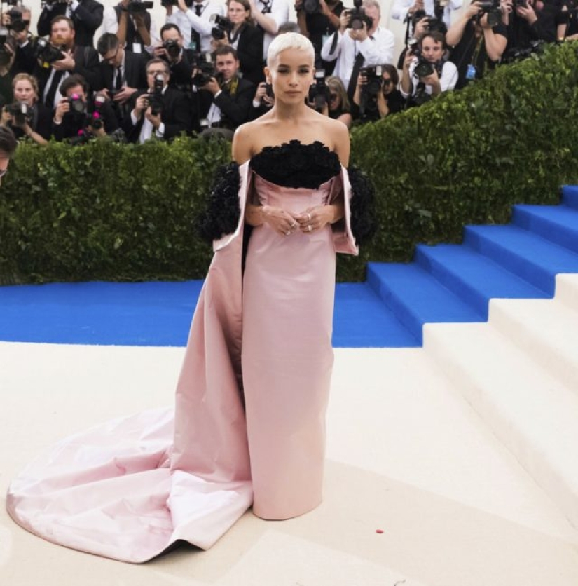 10 veces que las celebridades usaron atuendos que iban mucho más allá del atuendo normal