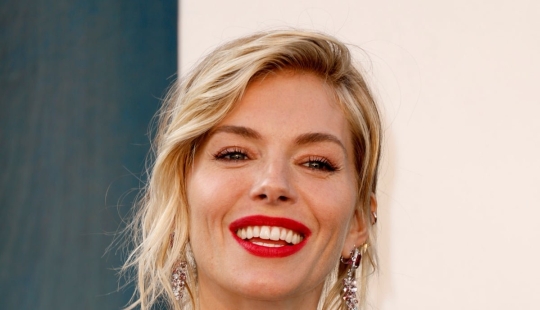 10 Weirdest Celebrity Beauty Hacks 10 Weirdest Celebrity Beauty Hacks