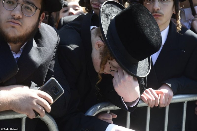 100,000 Hasidic Jews took to the streets of Brooklyn