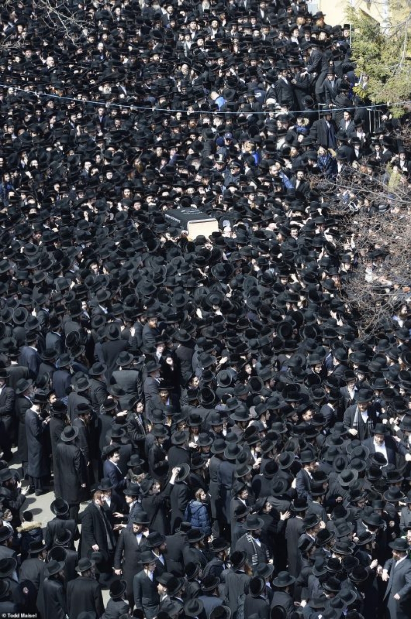 100,000 Hasidic Jews took to the streets of Brooklyn
