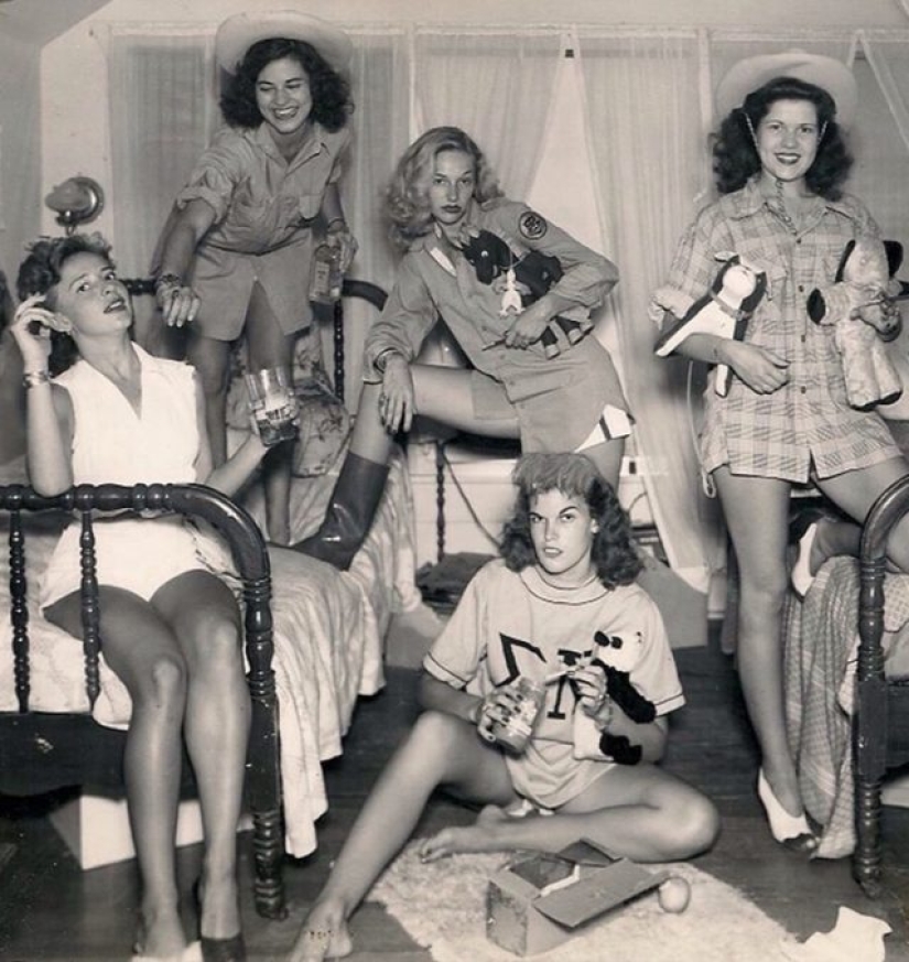 11 Astounding Photos That Prove Girls In The Last Century Were Badass