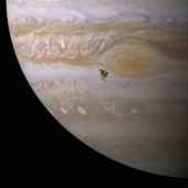 11 photos that make you realize how strikingly small our Earth is