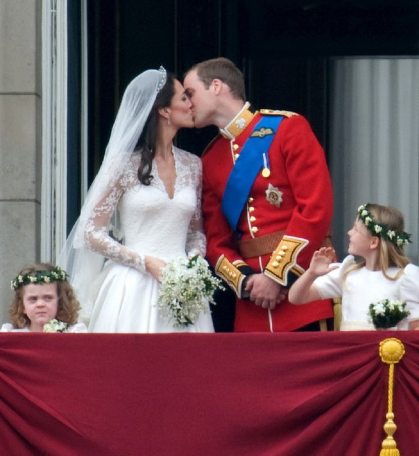 12 Legendary Royal Kisses Caught on Camera