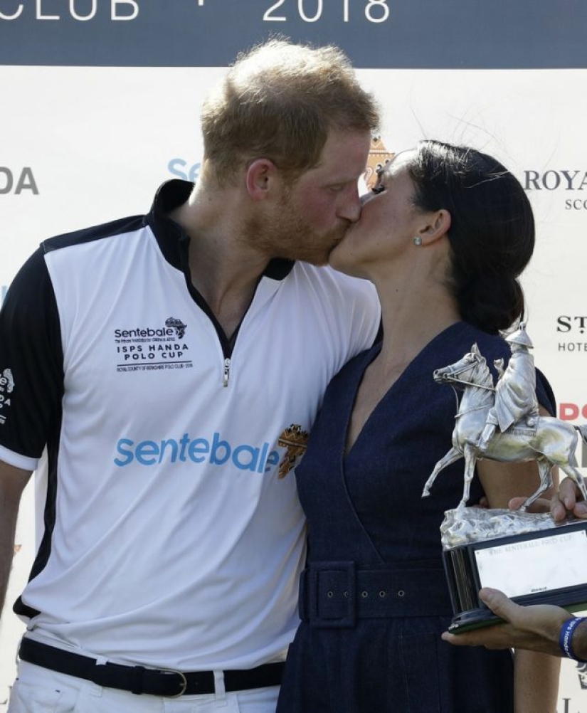 12 Legendary Royal Kisses Caught on Camera