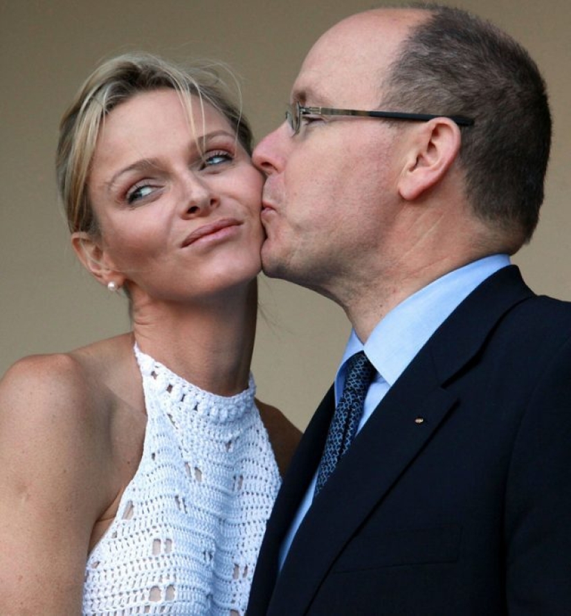 12 Legendary Royal Kisses Caught on Camera