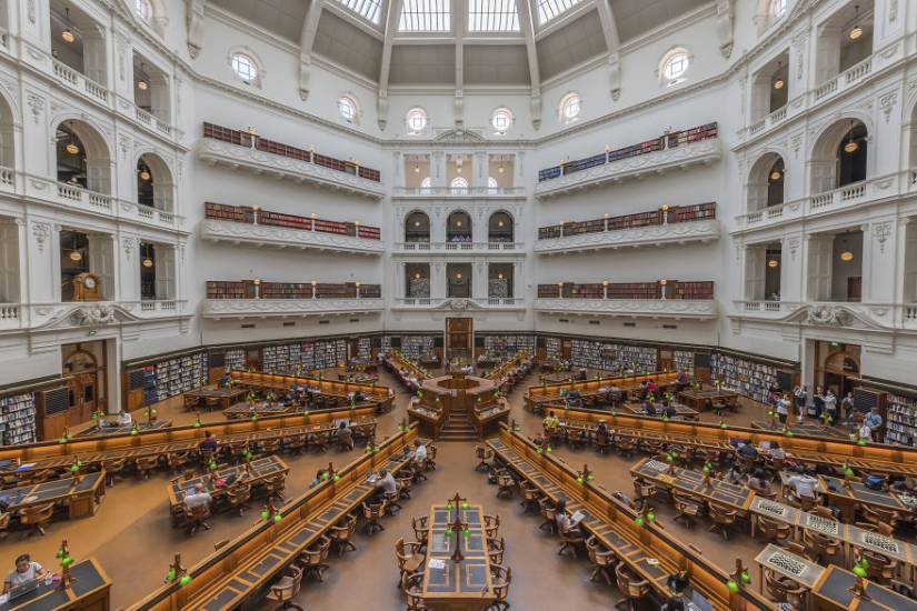 12 photos of beautiful libraries