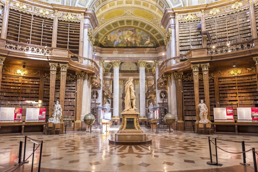 12 photos of beautiful libraries