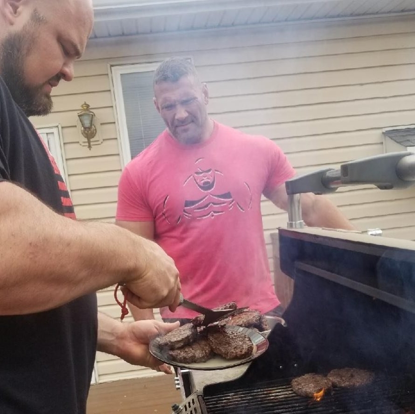 12 thousand calories a day: the diet of the strongest man on Earth 12 thousand calories a day: the diet of the strongest man on Earth