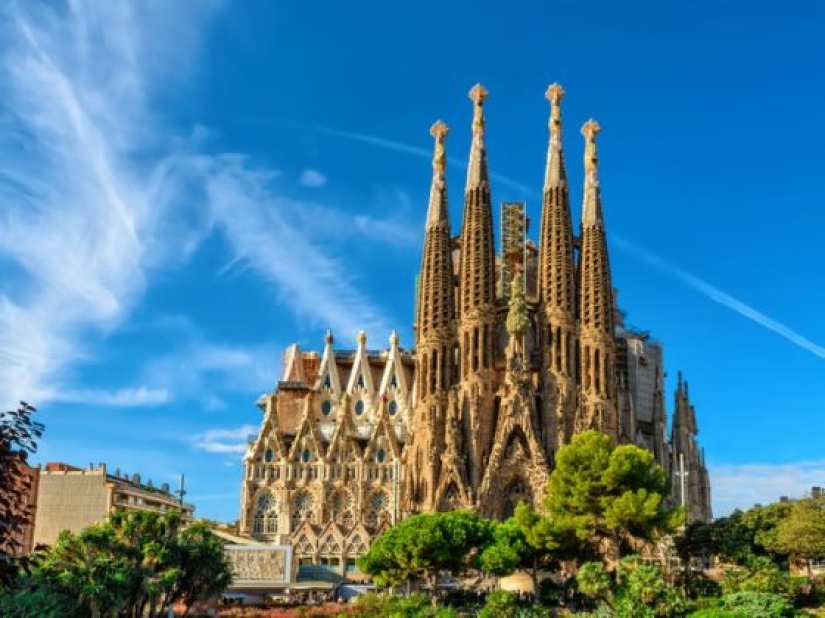 13 Impresionantes Fotos de la Arquitectura Mágica de Antoni Gaudí