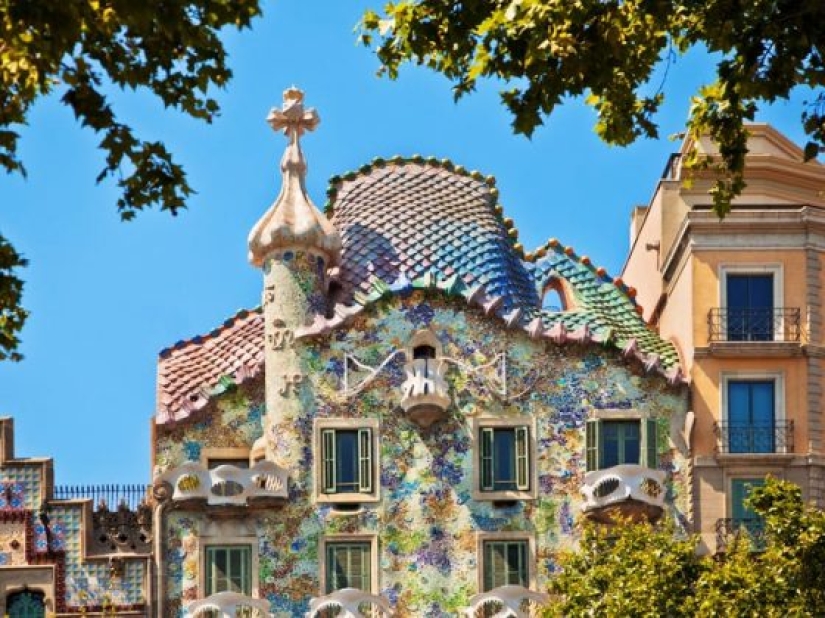 13 Impresionantes Fotos de la Arquitectura Mágica de Antoni Gaudí