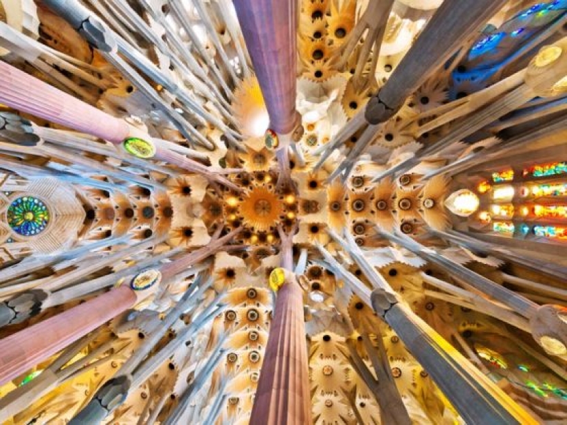 13 Impressive Photos of Antoni Gaudí's Magical Architecture