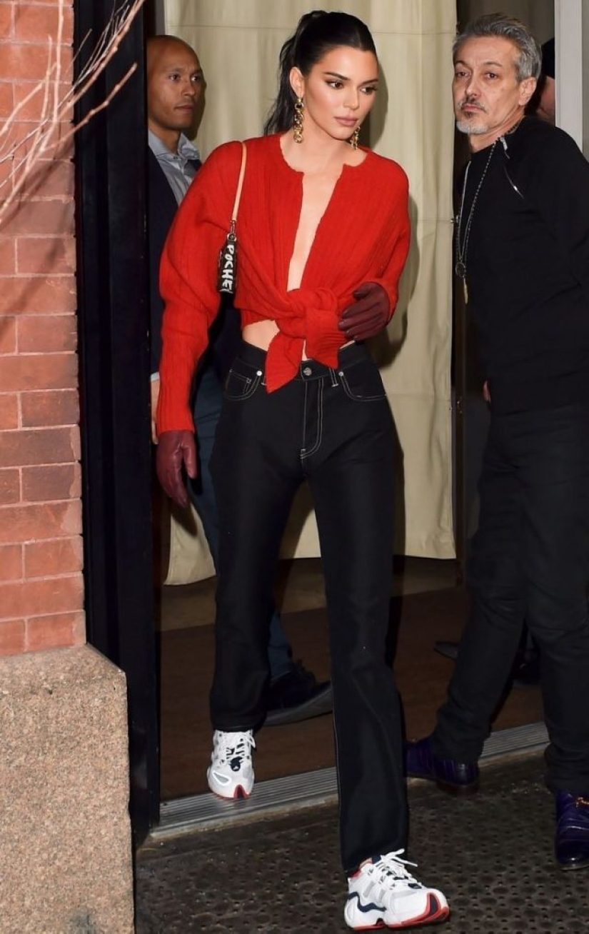 14 Celebrity Outfits That Take Us Back To The 90s Like A Time Machine