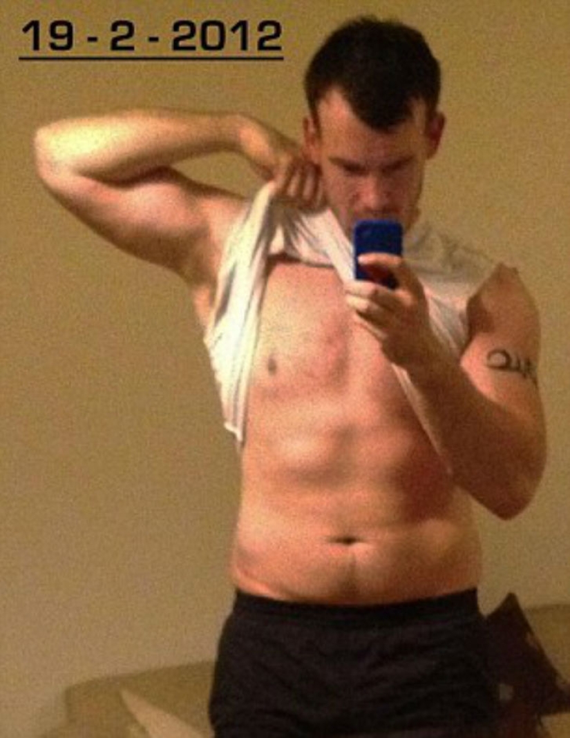 140 kilogramo Británico comiendo chips quería estar en la portada de una revista de moda — y lo hizo