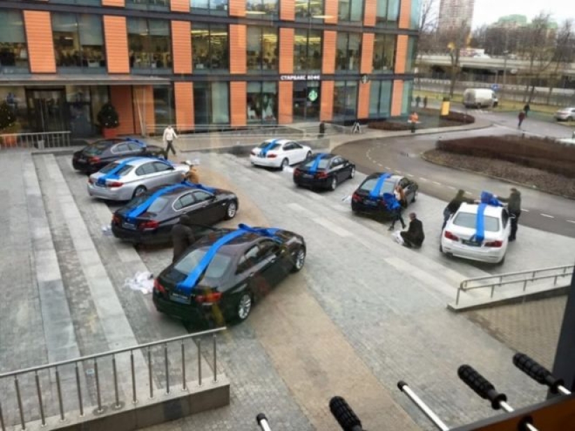 15 cool gifts that companies presented to their employees for the New Year