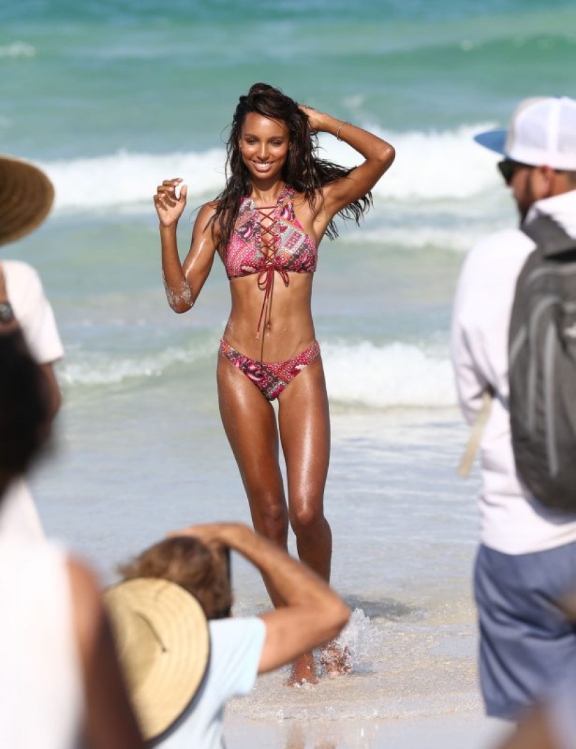 15 photos of Jasmine Tookes — a model who is worth your attention