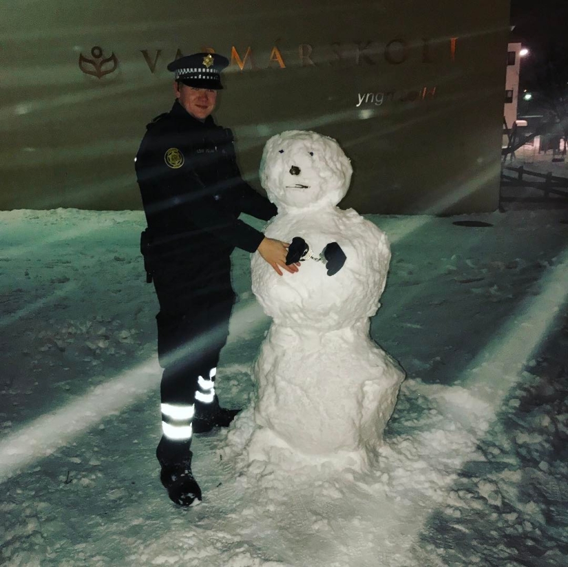 15+ photos proving that the cutest police officers work in Reykjavik
