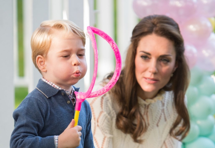 16 fotos de Kate Middleton, en las que una madre común se reconoce a sí misma