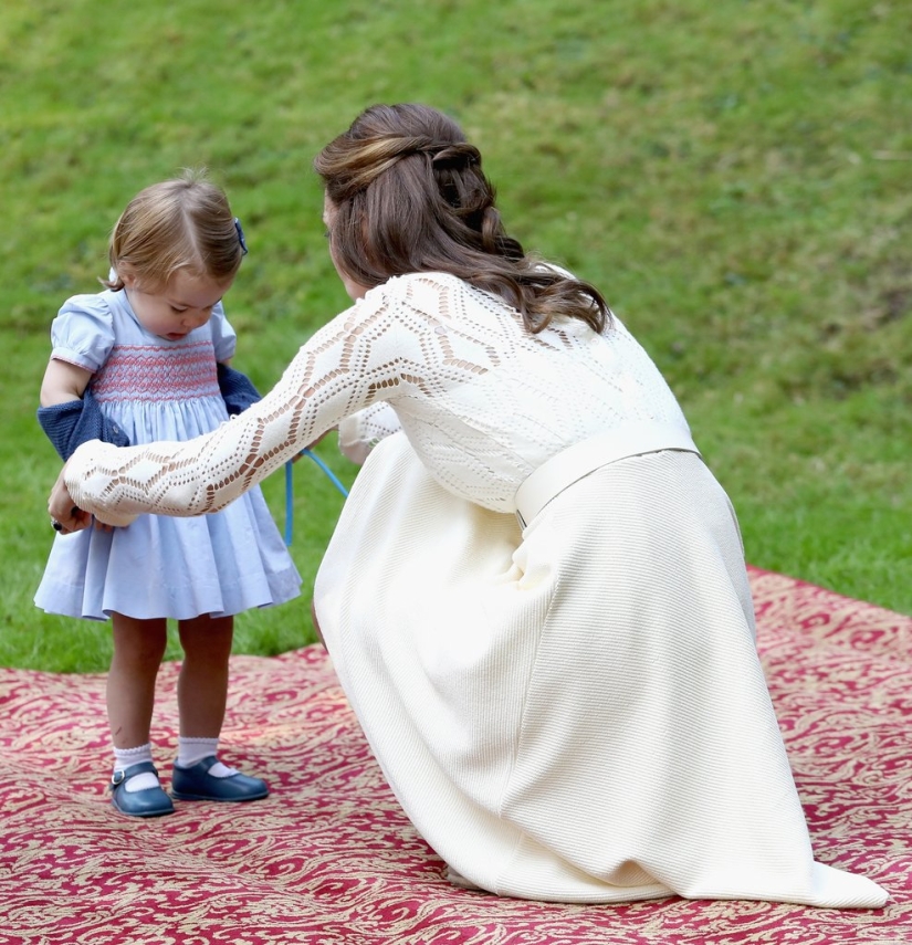 16 fotos de Kate Middleton, en las que una madre común se reconoce a sí misma