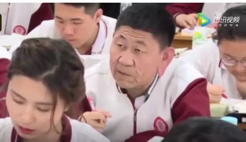 18-year-old grandfather: for unknown reasons, a Chinese schoolboy looks 80 years old