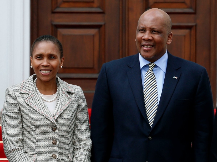 19 people of non-blue blood who became members of royal families through marriage