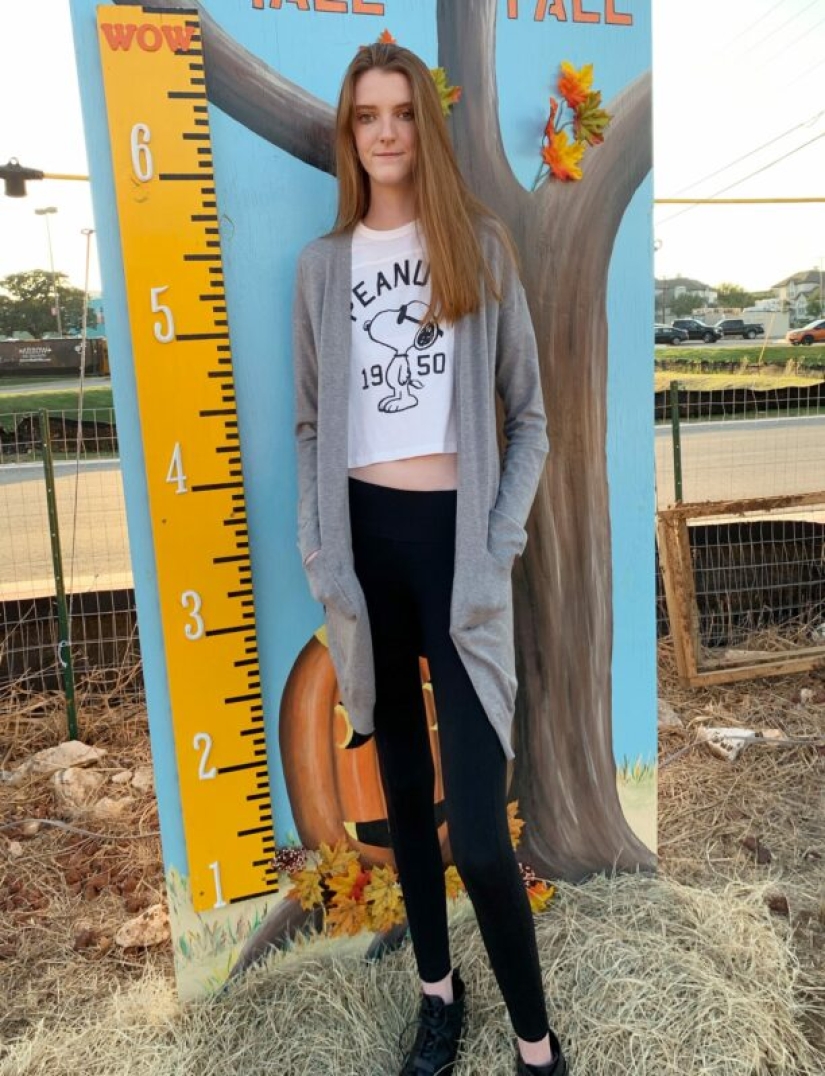 19-year—old Macy Karrin is the owner of the longest legs in the world