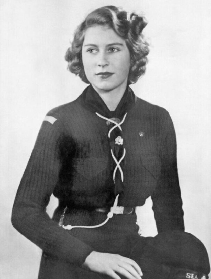 20 black-and-white portraits of a young Elizabeth II in the 1940s