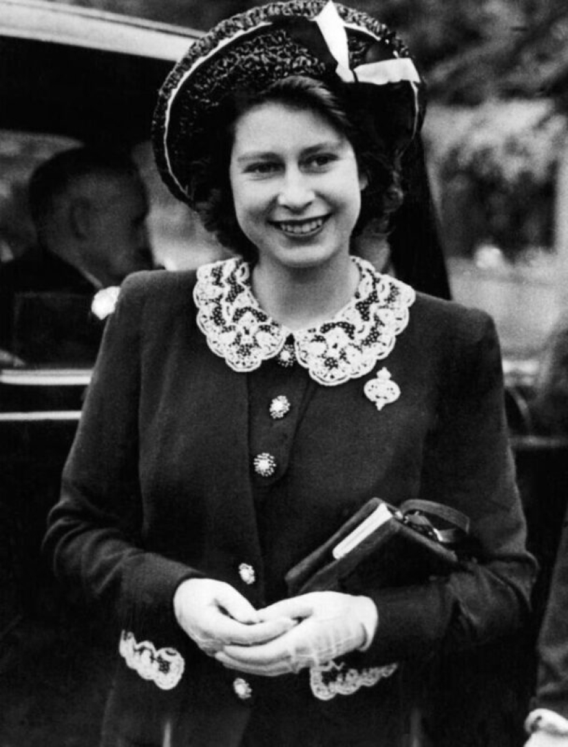 20 black-and-white portraits of a young Elizabeth II in the 1940s