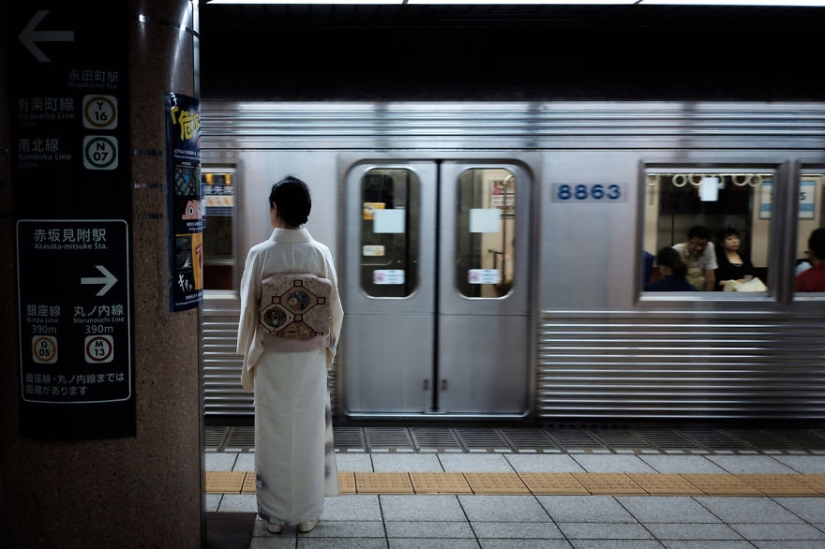 20 frames of street photography that reveal an unknown side of Japan