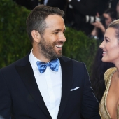 20+ frames that prove that Ryan Reynolds and Blake Lively are the best couple in the world