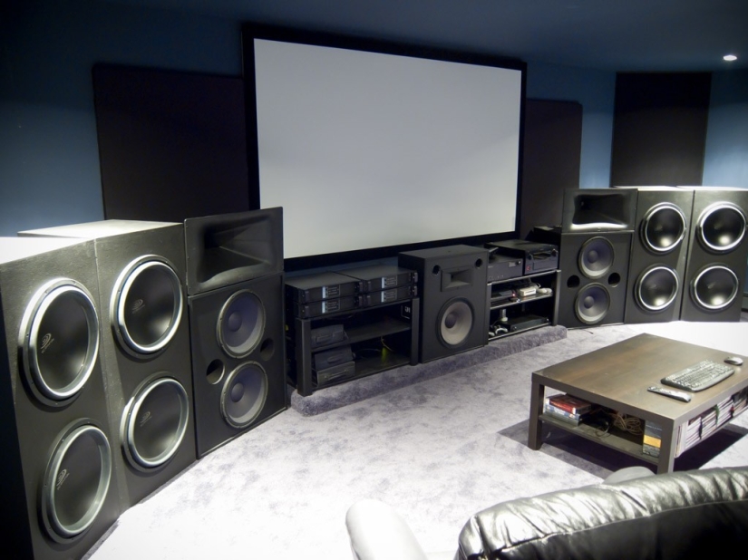 20 "male caves" of real technomaniacs