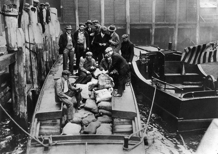 20 Photos From Prohibition