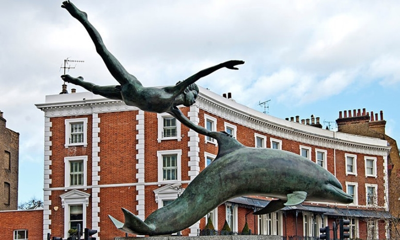 20 sculptures defying gravity