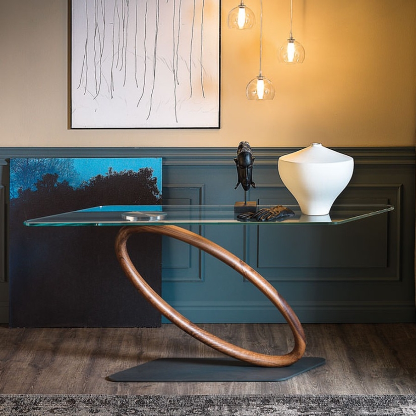 20 sculptures defying gravity