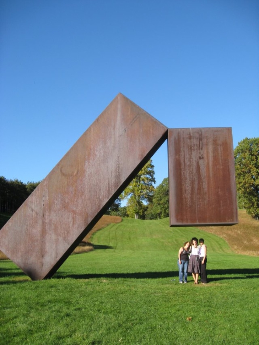 20 sculptures defying gravity