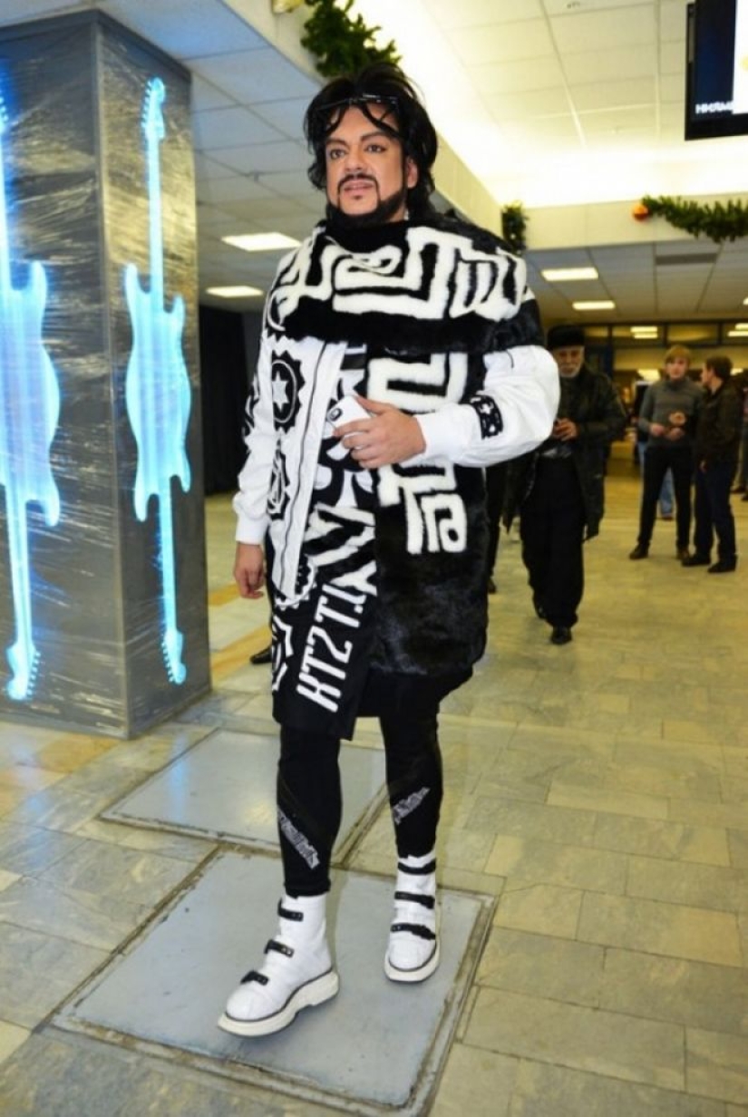 20 trajes ridículos usados por Philip Kirkorov, y nos avergonzamos de ellos