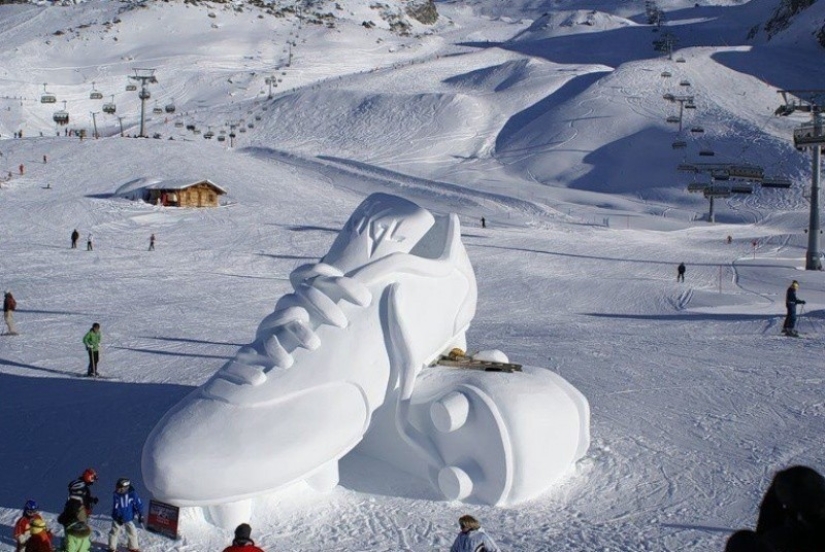 20 ways to artistically decorate a snowdrift