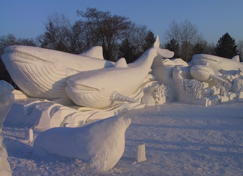 20 ways to artistically decorate a snowdrift