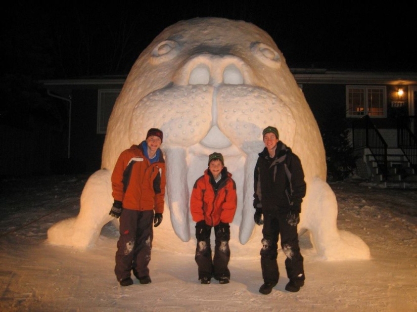 20 ways to artistically decorate a snowdrift