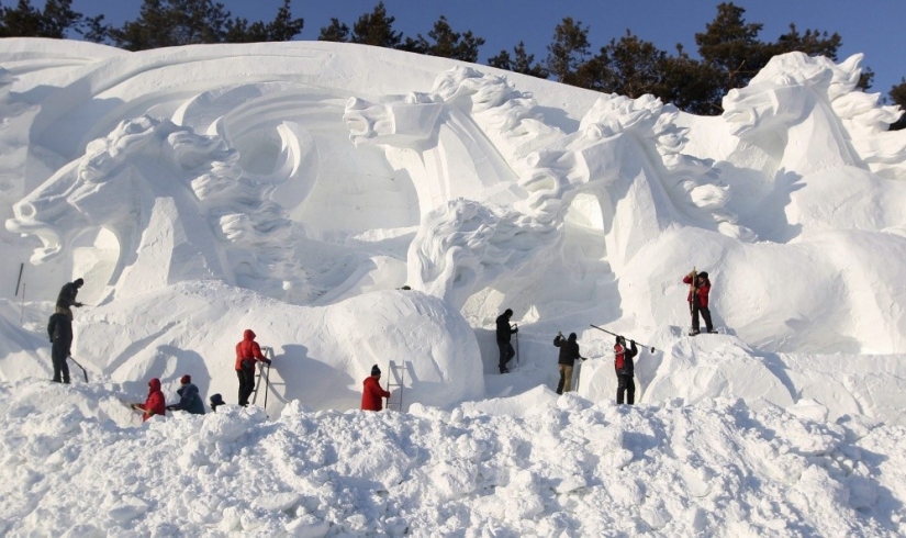 20 ways to artistically decorate a snowdrift