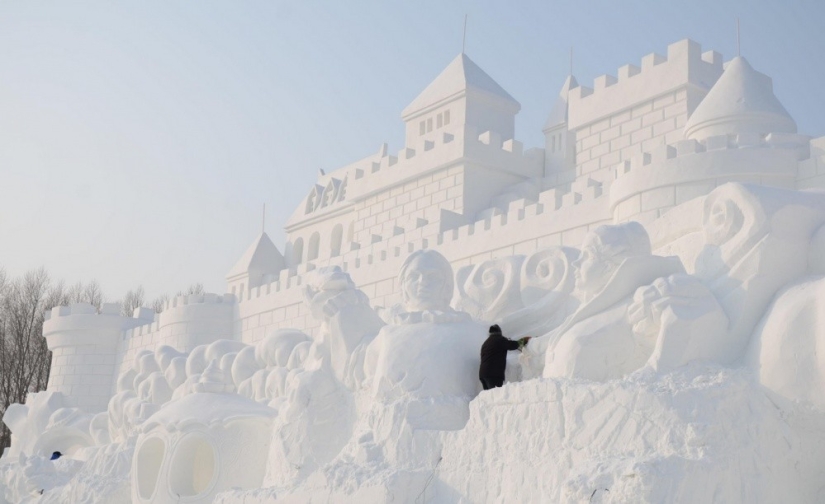 20 ways to artistically decorate a snowdrift