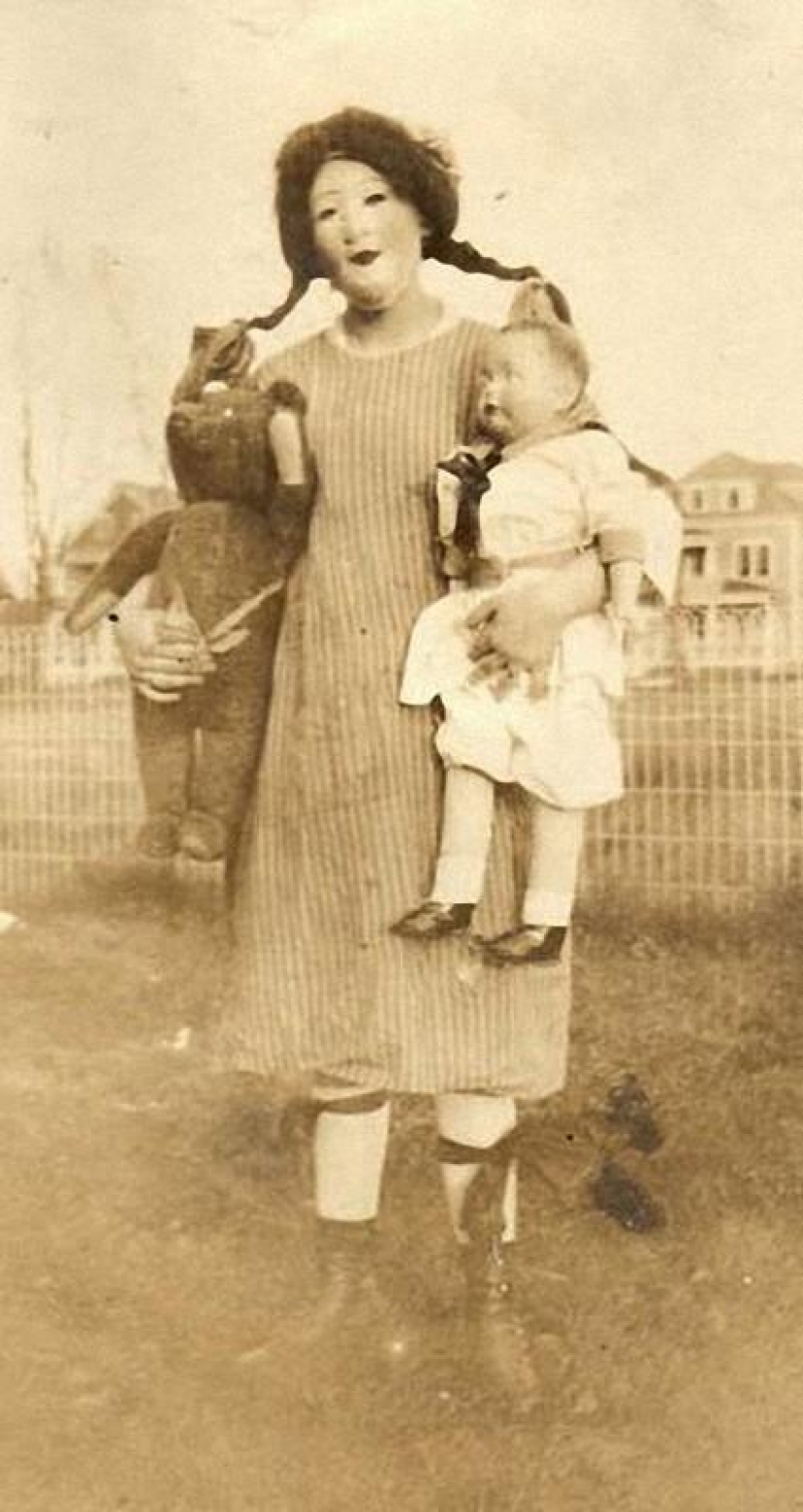 20 weird and Ridiculous Halloween costumes from old photos 20 weird and Ridiculous Halloween costumes from old photos
