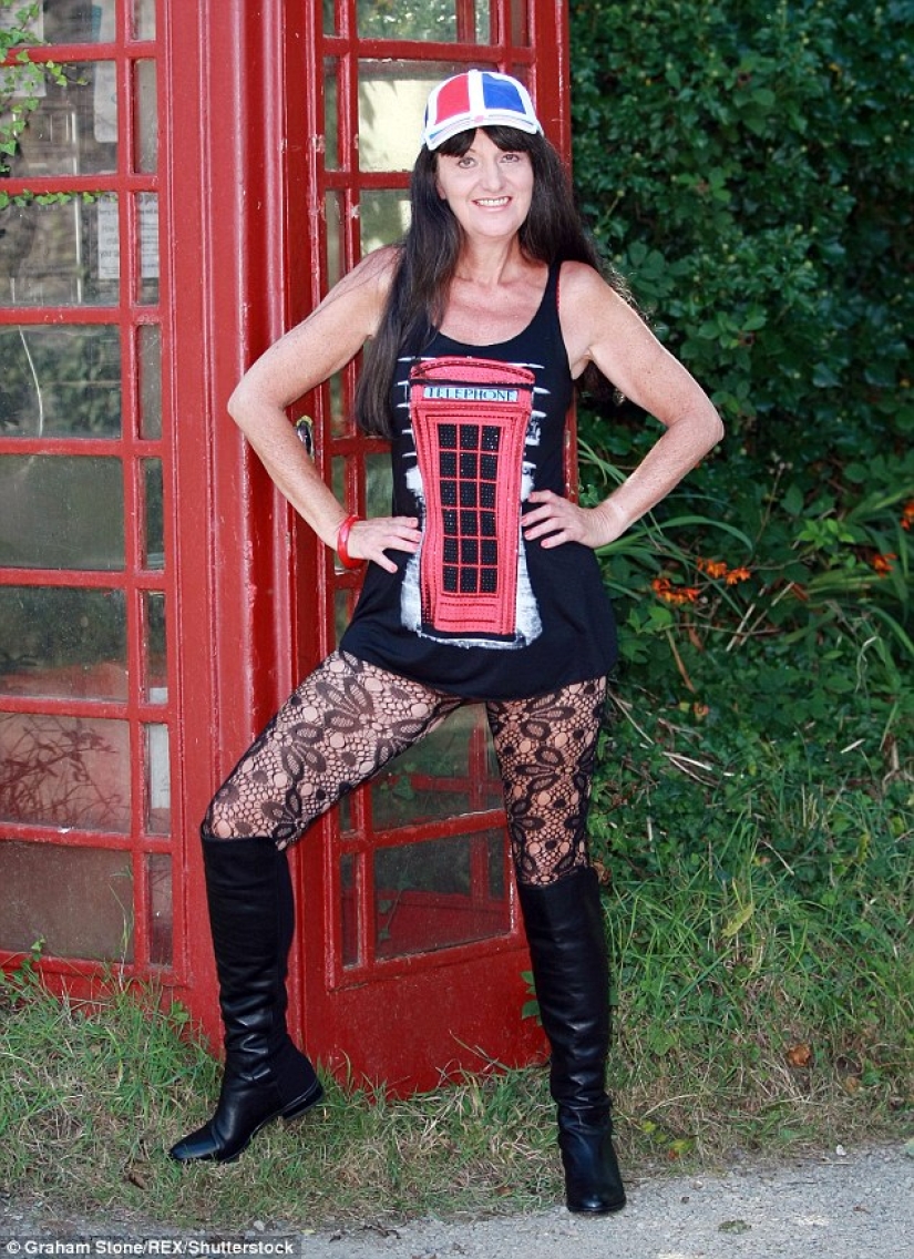 "20-year-olds turn around after me": the oldest glamorous model in the UK is 67 years old