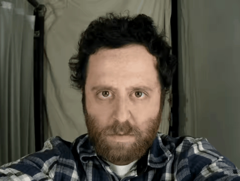 20 years of life in 8 minutes: an American photographer has taken selfies every day since 2000 and edited them into a video