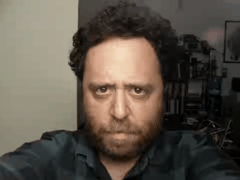 20 years of life in 8 minutes: an American photographer has taken selfies every day since 2000 and edited them into a video