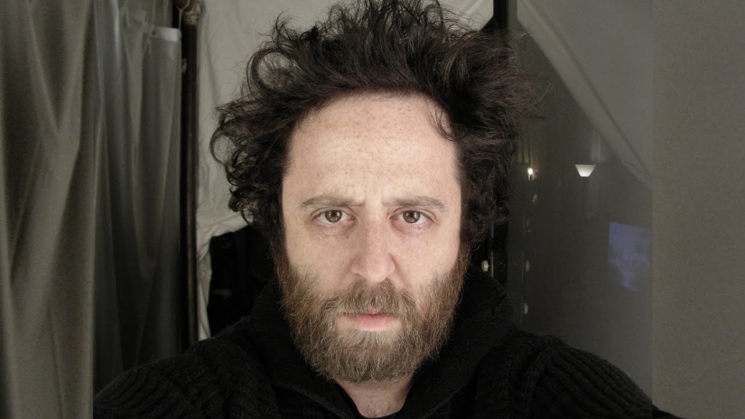 20 years of life in 8 minutes: an American photographer has taken selfies every day since 2000 and edited them into a video