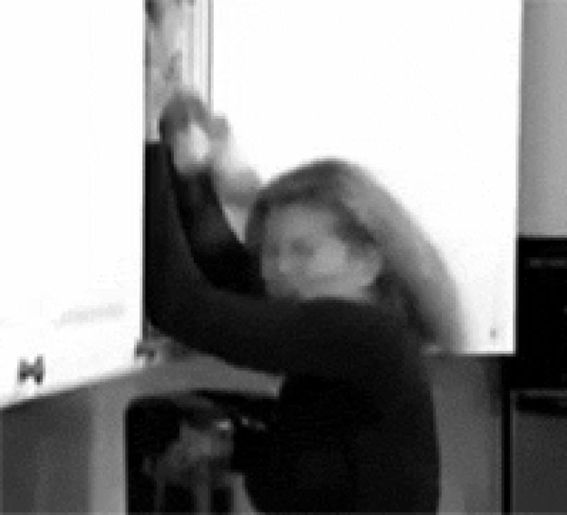 21 el gif más ridículo sobre personas ineptas de la "tienda en el sofá"