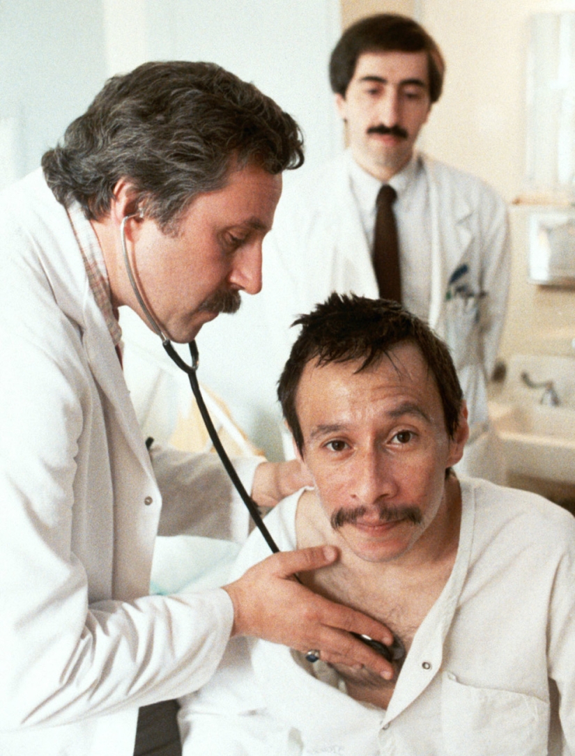 21 fotos aterradoras de los años 80, cuando el mundo se enteró del SIDA 21 fotos aterradoras de los años 80, cuando el mundo se enteró del SIDA